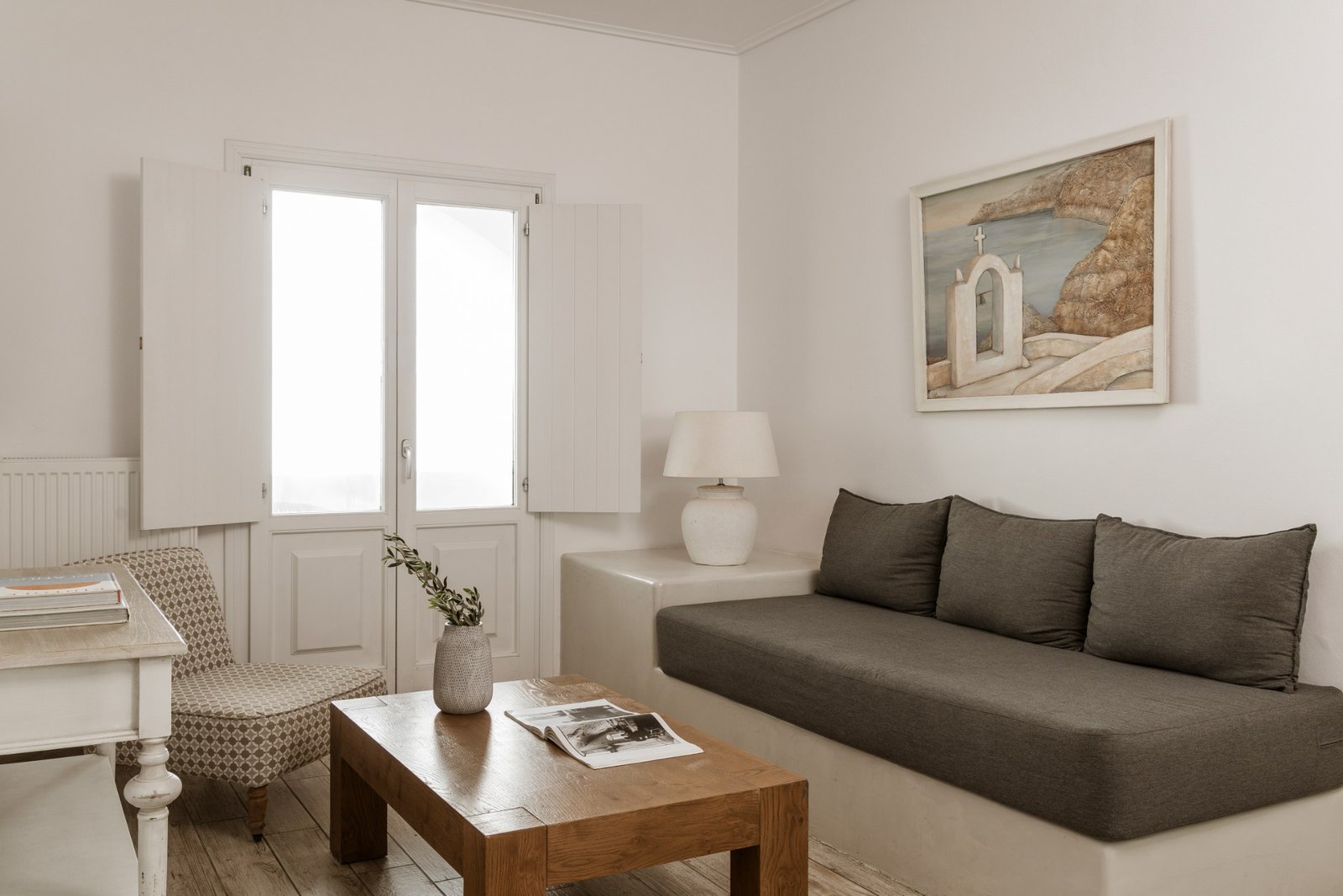 Ellen Suite living area at Aqua Luxury Suites in Santorini